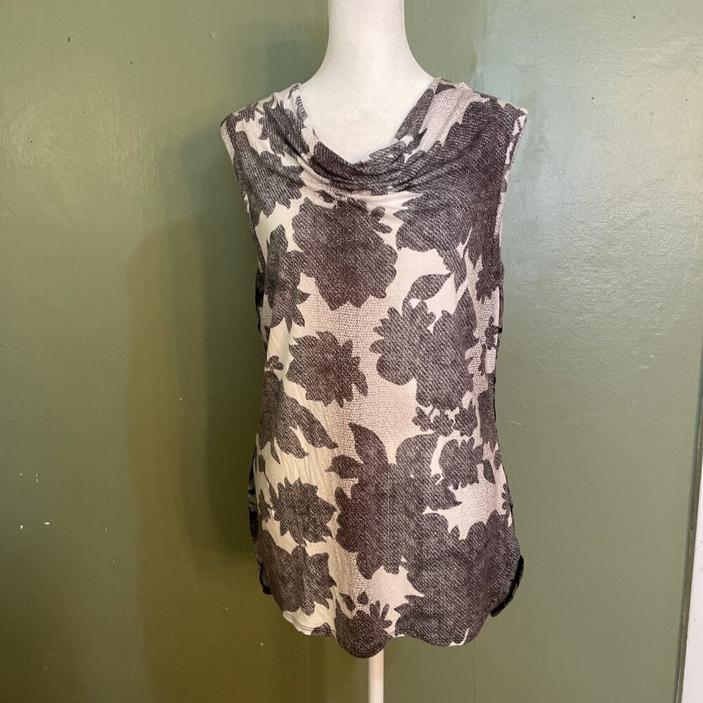 Cabi Black & White Floral Sleeveless Blouse Sheer Back Drop Neck Scoop Hem Sz S